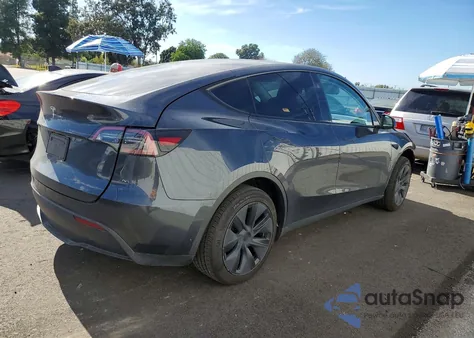 2025 Tesla Model Y z USA, uszkodzony, nr VIN 7SAYGDED7SF314012